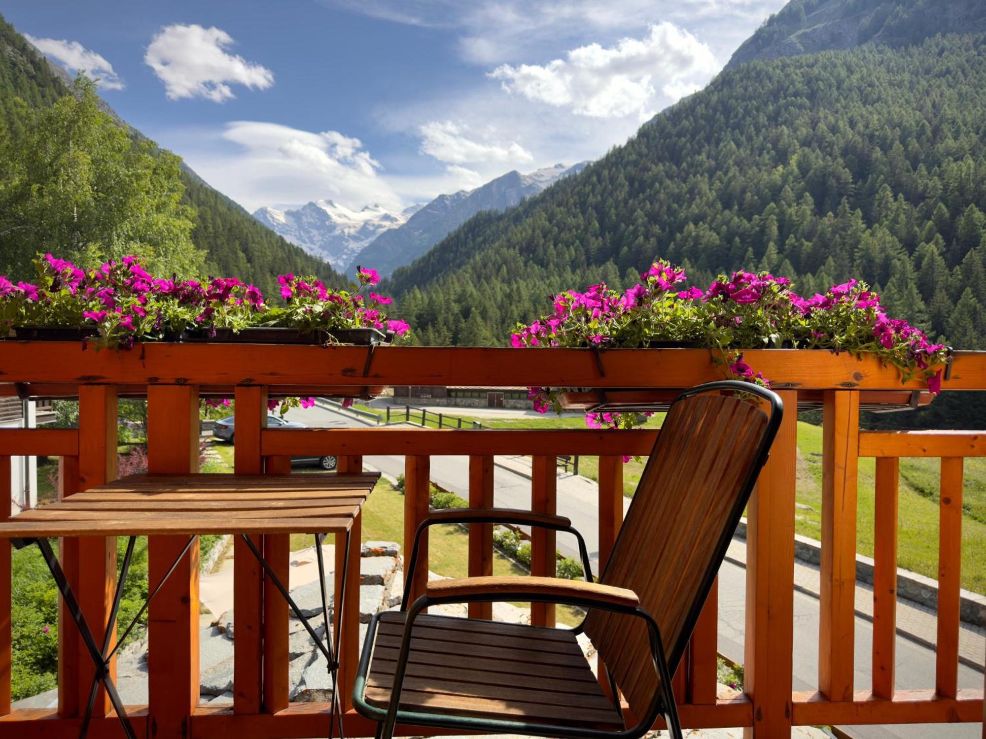 Hotel Le Bouquet - Adults Only Cogne Exterior photo